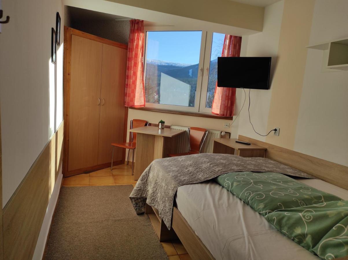 Willa Mona Bed & Breakfast Шклярска Поремба Екстериор снимка